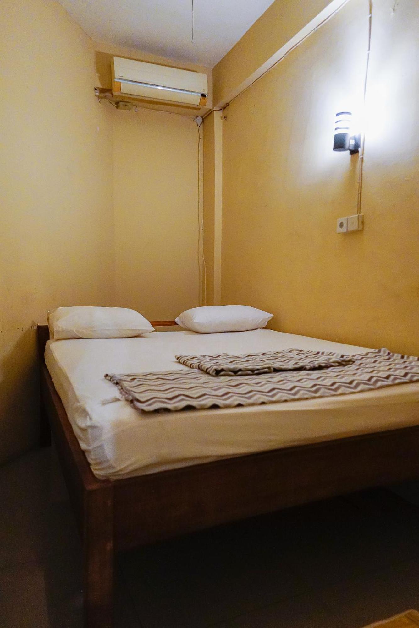 Kokos Hostel Padang City Екстер'єр фото
