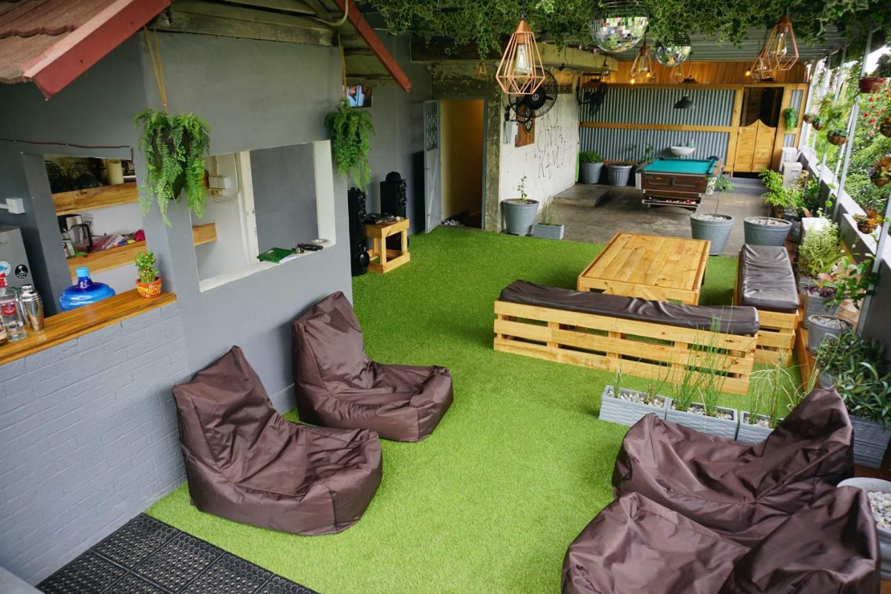 Kokos Hostel Padang City Екстер'єр фото